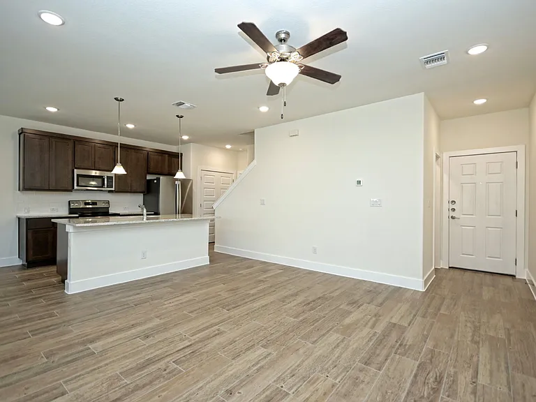 415 Parkline Dr — Photo 3