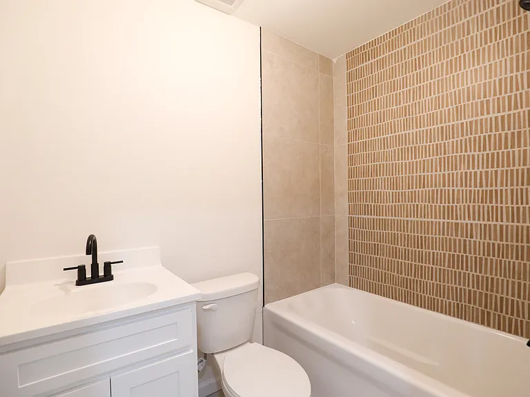 190 Broadway #2D — Photo 8
