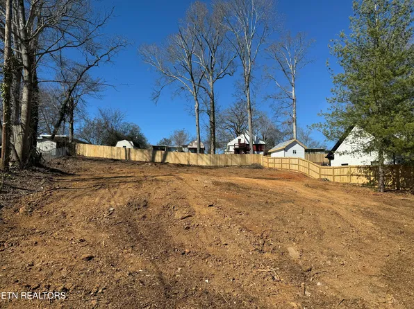 135 Newberry Cir, Oak Ridge, TN 37830