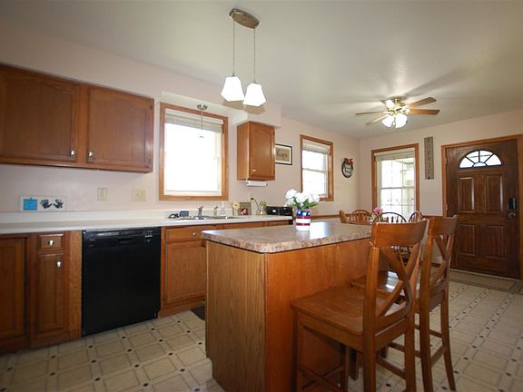 2nd image of 303 6th Ave SE