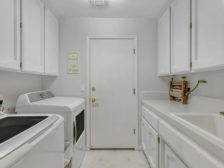 1856 Ridgeview Dr — Photo 29