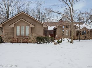 43484 Scenic Ln, Northville, MI 48167