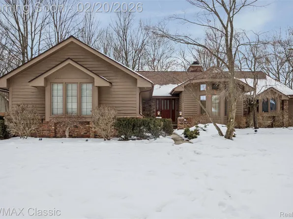 43484 Scenic Ln, Northville, MI 48167