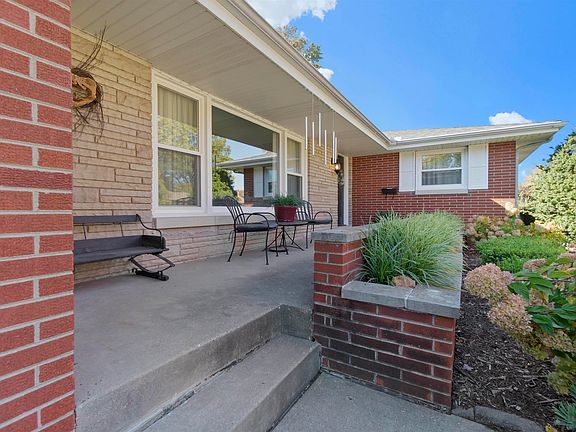 5th image of 312 W Glencrest Dr