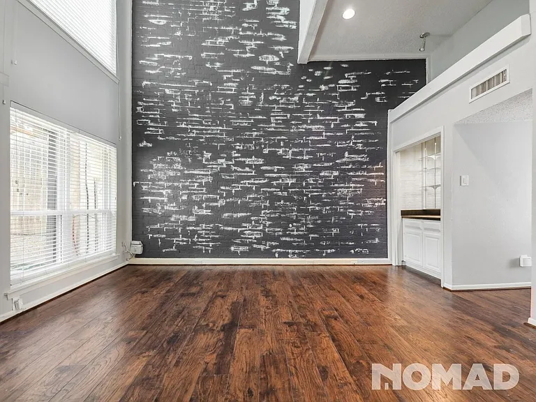 2908 Country Place Cir — Photo 2