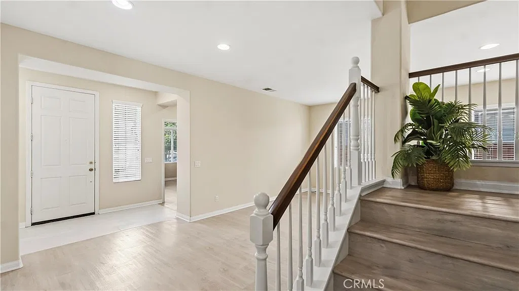 5 bed, 3.5 bath, 3233 sqft, $3,600 — Photo 4