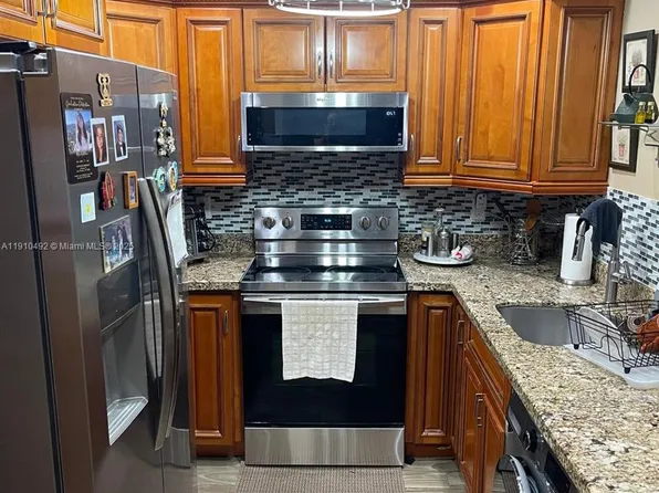 8220 SW 24th St APT 4106, North Lauderdale, FL 33068