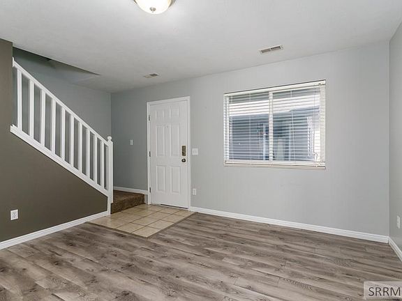 4th image of 573 Raven Way APT B