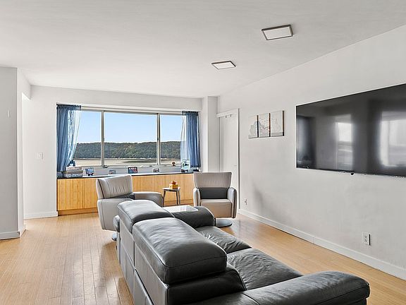 4th image of 2621 Palisade Ave APT 12A