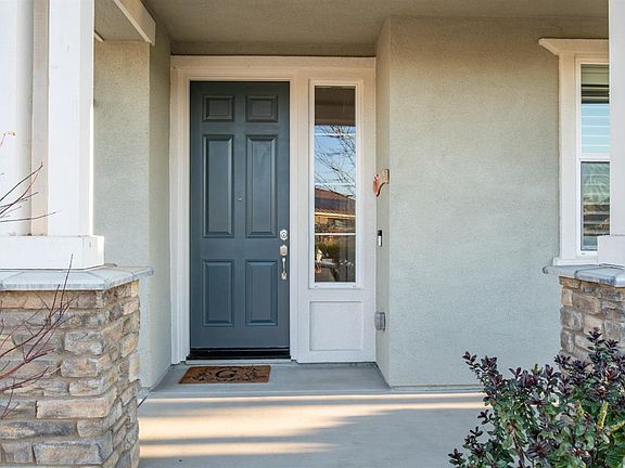 4th image of 279 Ginger St