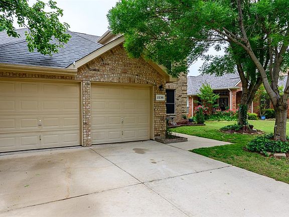 3rd image of 2235 Knob Hill Dr