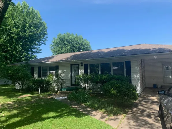 414 N Louise Ave, Saint James, MO 65559