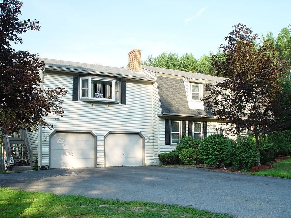 over 2800 sq/ft living space