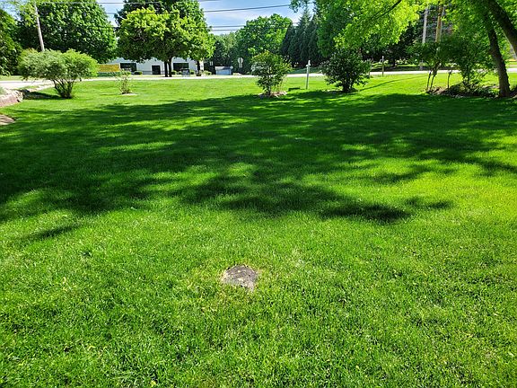 3rd image of 1014 E Capitol Dr