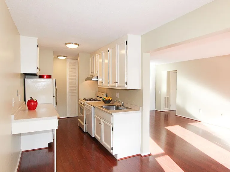 68 Shrewsbury Green Dr #H — Photo 1