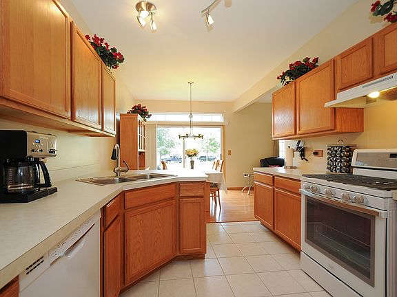 4th image of 8428 Stratford Dr
