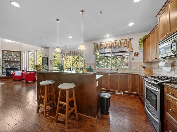 3rd image of 24781 McClure Dr