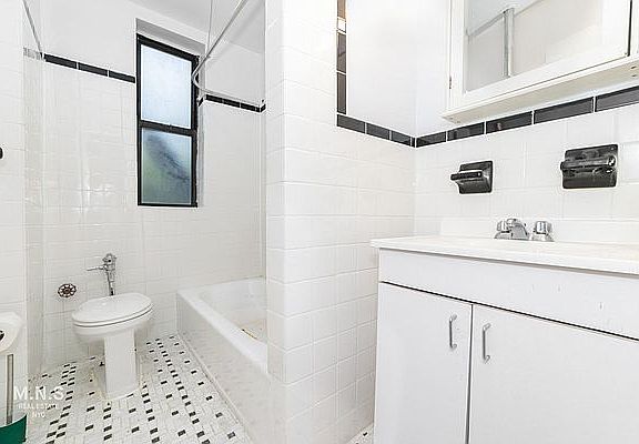4th image of 133 Seaman Ave #4C