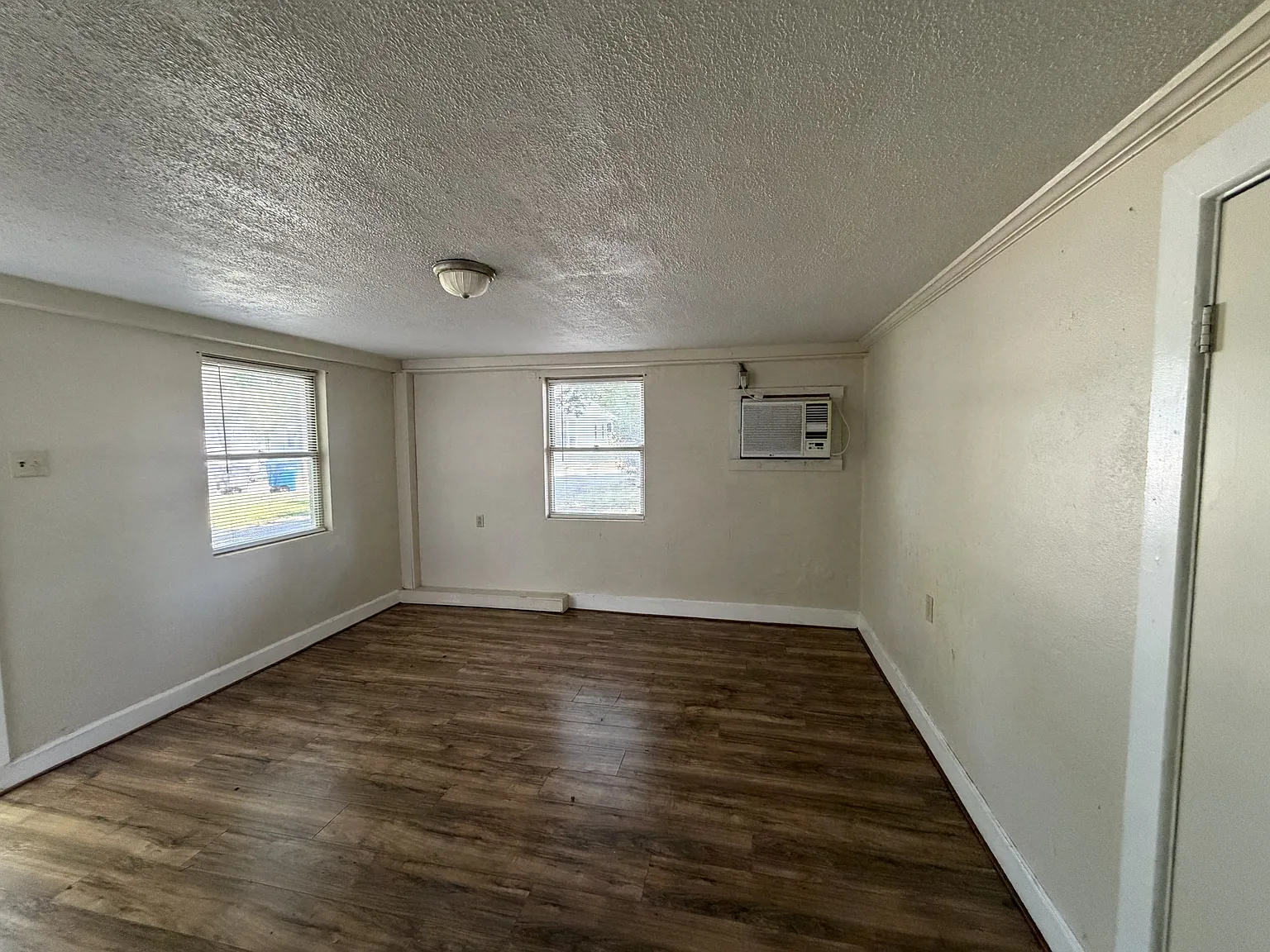 325 Chambers Street - C — Photo 3