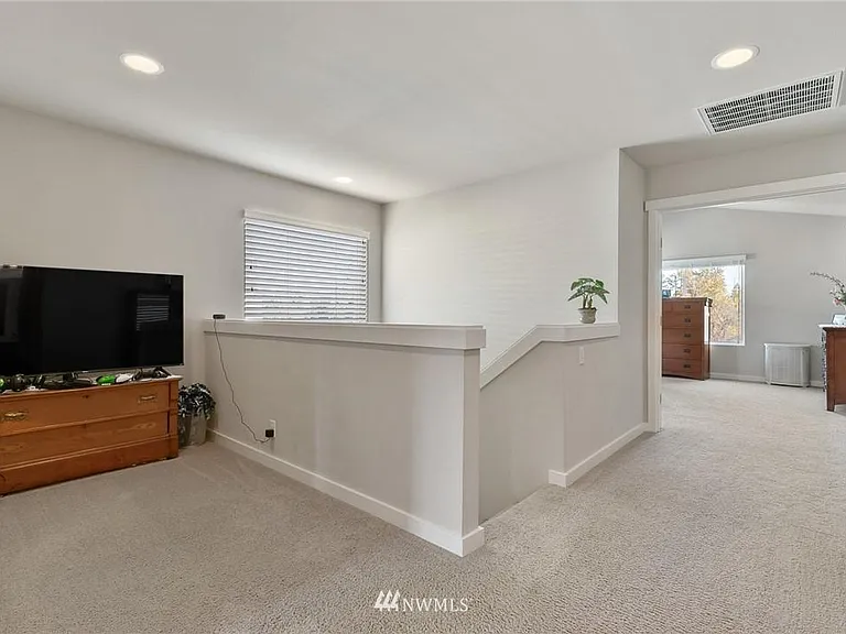 6422 Victoria Ave SE — Photo 12