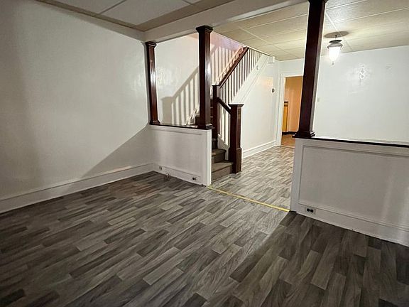 4th image of 125 Hillside Ave