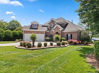 7114 Windaliere Dr, Cornelius, NC 28031