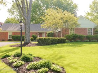 841 S Country Dr, Barrington, IL 60010