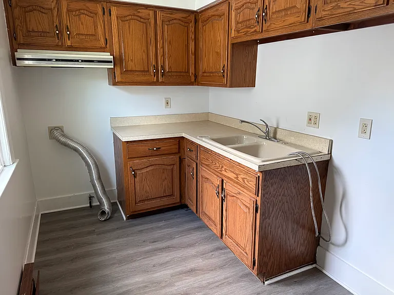 641 S Court St — Photo 11
