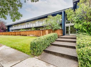 3208 W 19th St NW #6, Calgary, AB T2L2A8