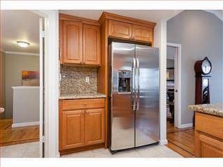 4th image of 393 Barbara Ln