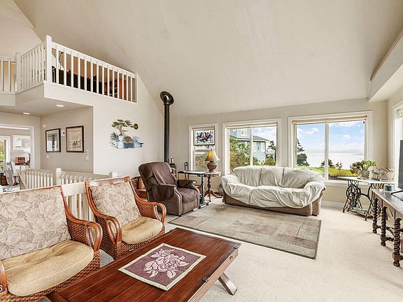 2nd image of 4912 SW Beach Ave