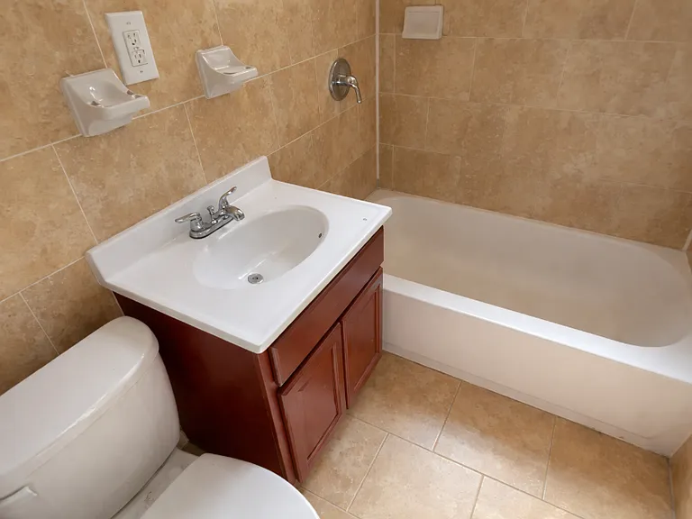 975 Walton Ave #3HS — Photo 5