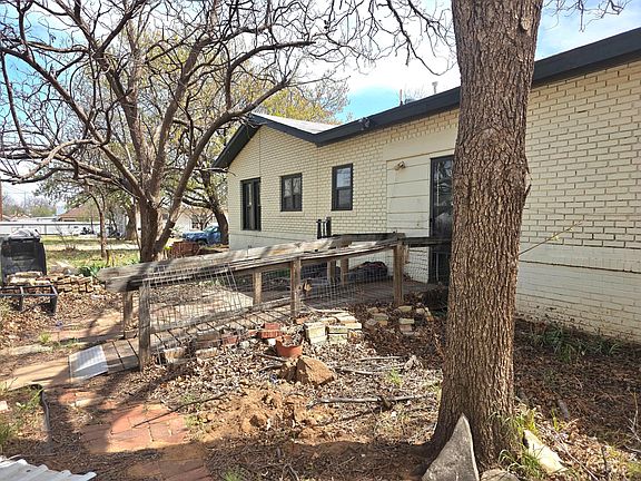 3rd image of 812 15th St