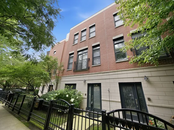 935 W College Pkwy, Chicago, IL 60608