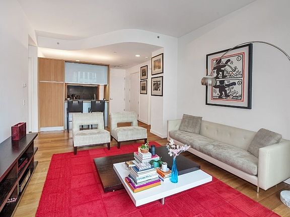 5th image of 311 West Broadway