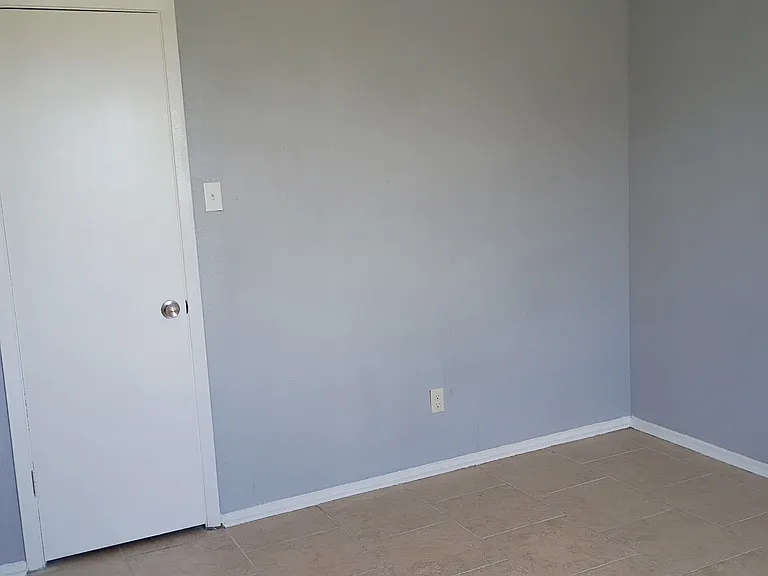 909 W Main St — Photo 2