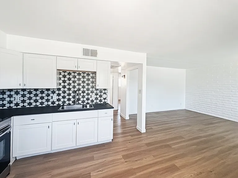 1808 N 31st St #7 — Photo 10