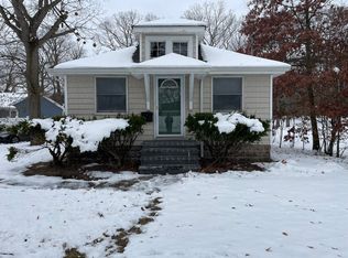 56 Heisser Ln, Farmingdale, NY 11735