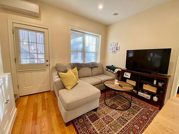 4th image of 3 Edwin St APT 4