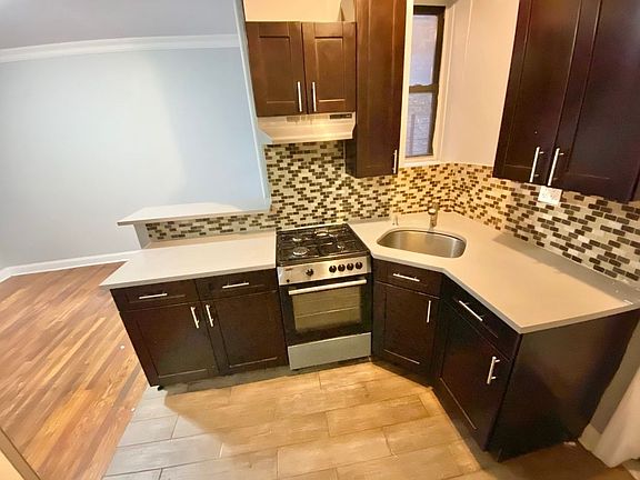 3rd image of 166 W 129th St #20C