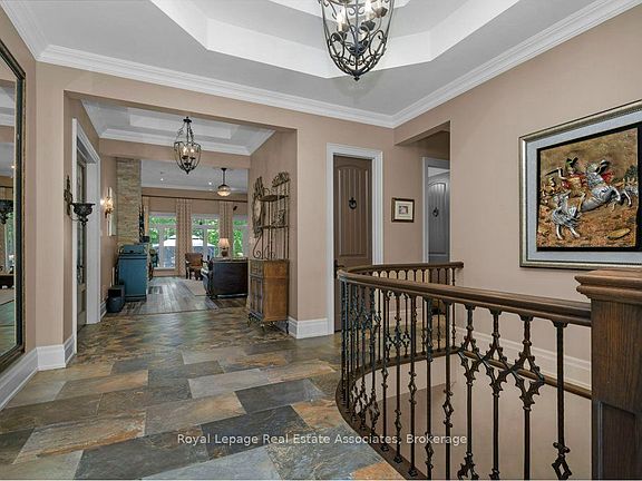 5th image of 46 Scott St