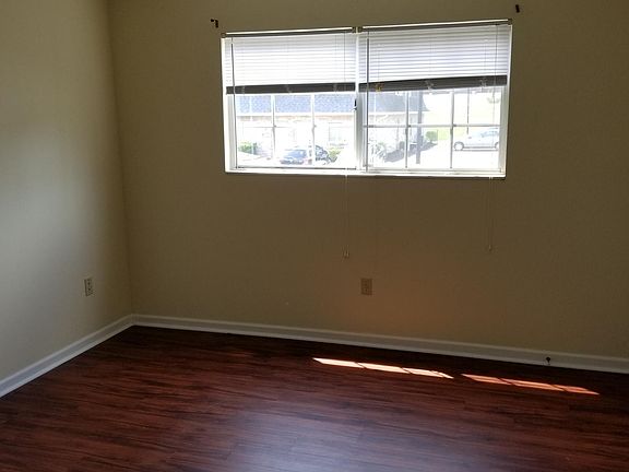 3rd image of 1422 Missouri Ave