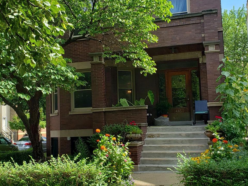 Quiet, tree-lined street. Walk to Metra, Mariano's, restaurants, parks and more.