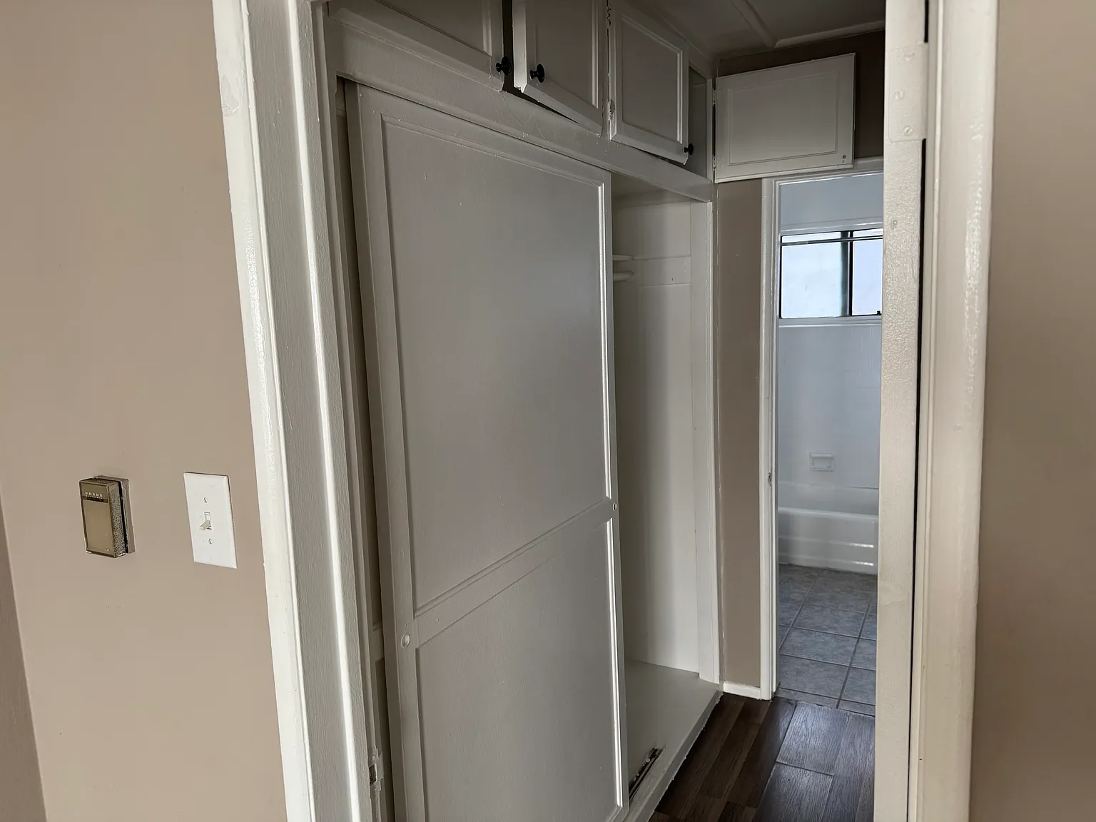 Studio, 960 sqft, $1,600 — Photo 4