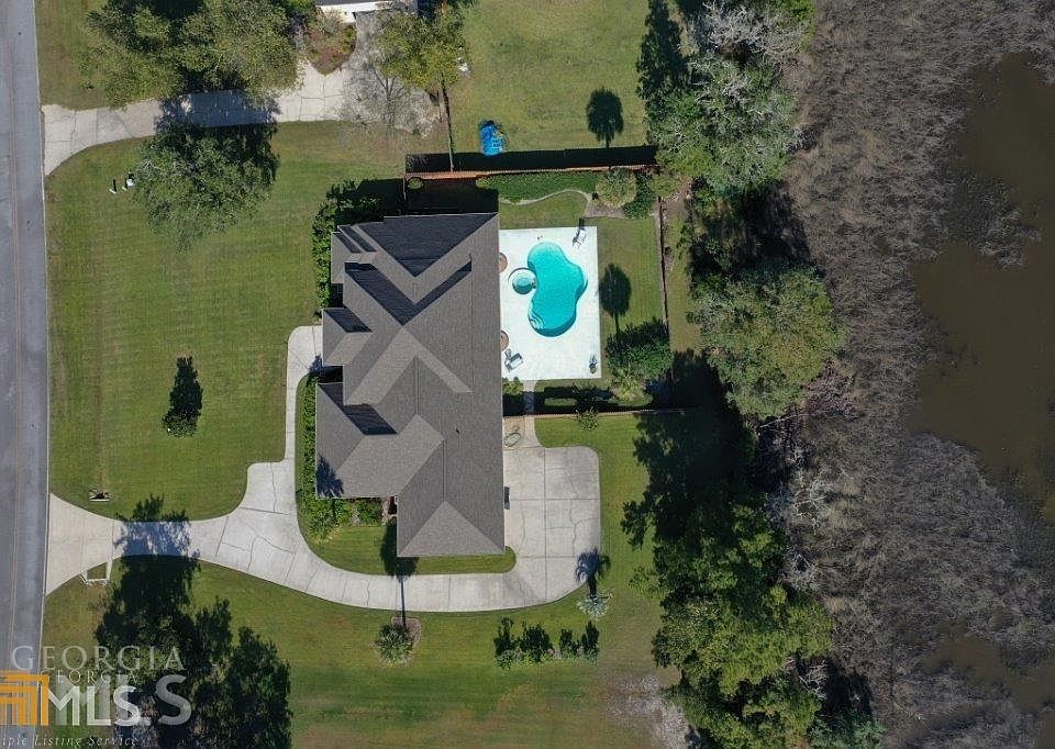 2nd image of 714 Bristol Hammock Cir