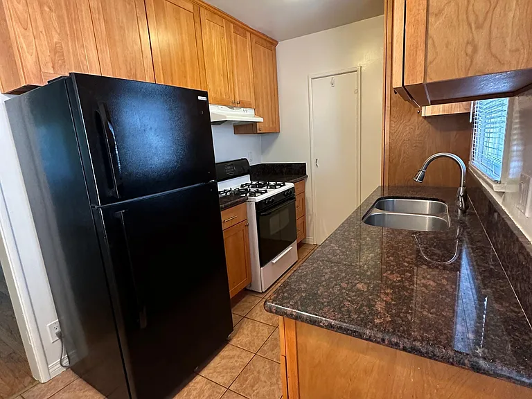 139 N Jackson St #A — Photo 6