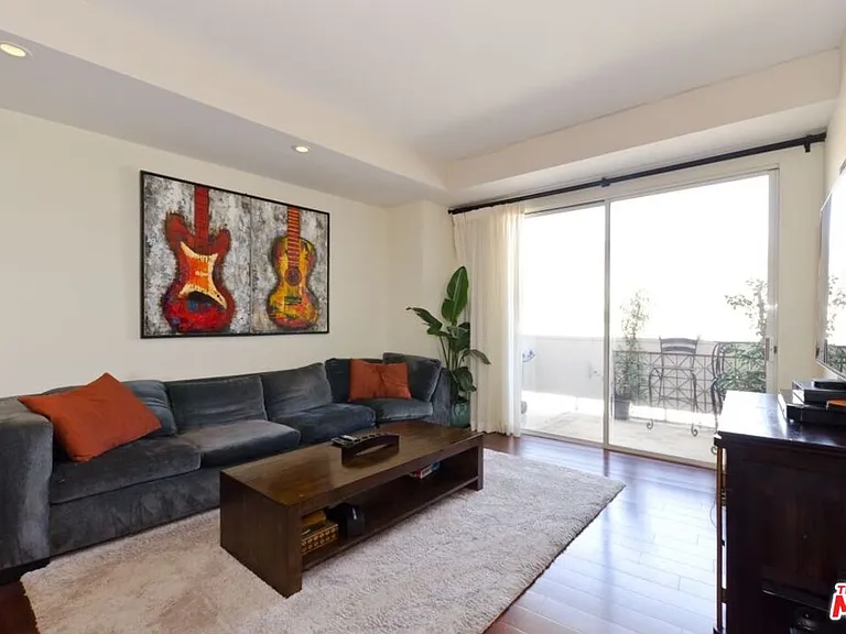 7250 Franklin Ave #901 — Photo 2