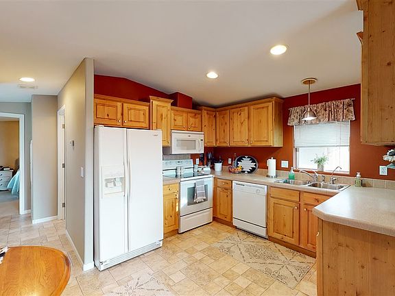 4th image of 13398 E 48th Dr