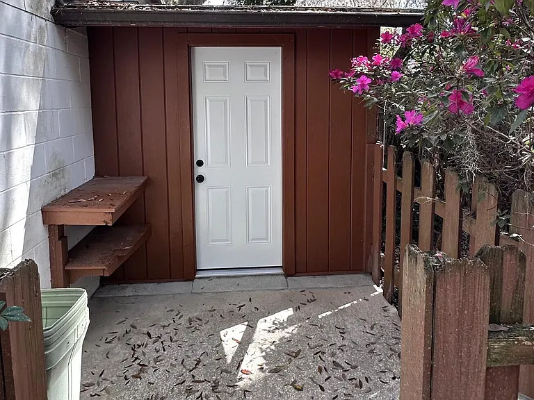 2836 Ionic Ave — Photo 26