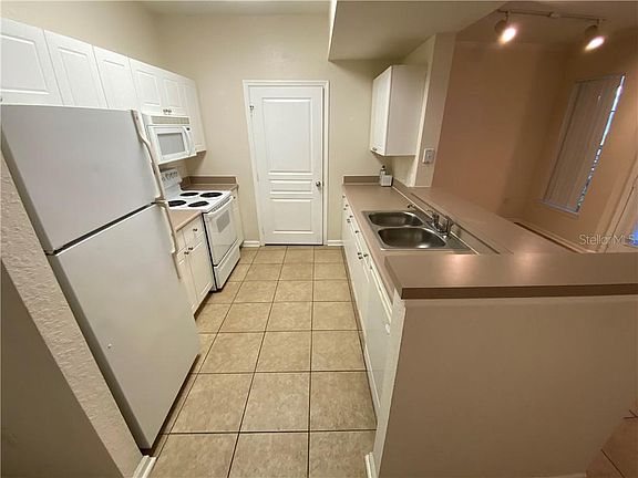 3rd image of 9414 Crescent Loop Cir APT 105